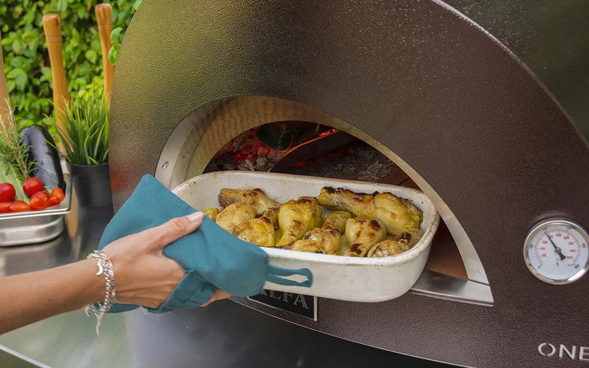 Classic Wood-Fired Compact Outdoor Pizza Oven